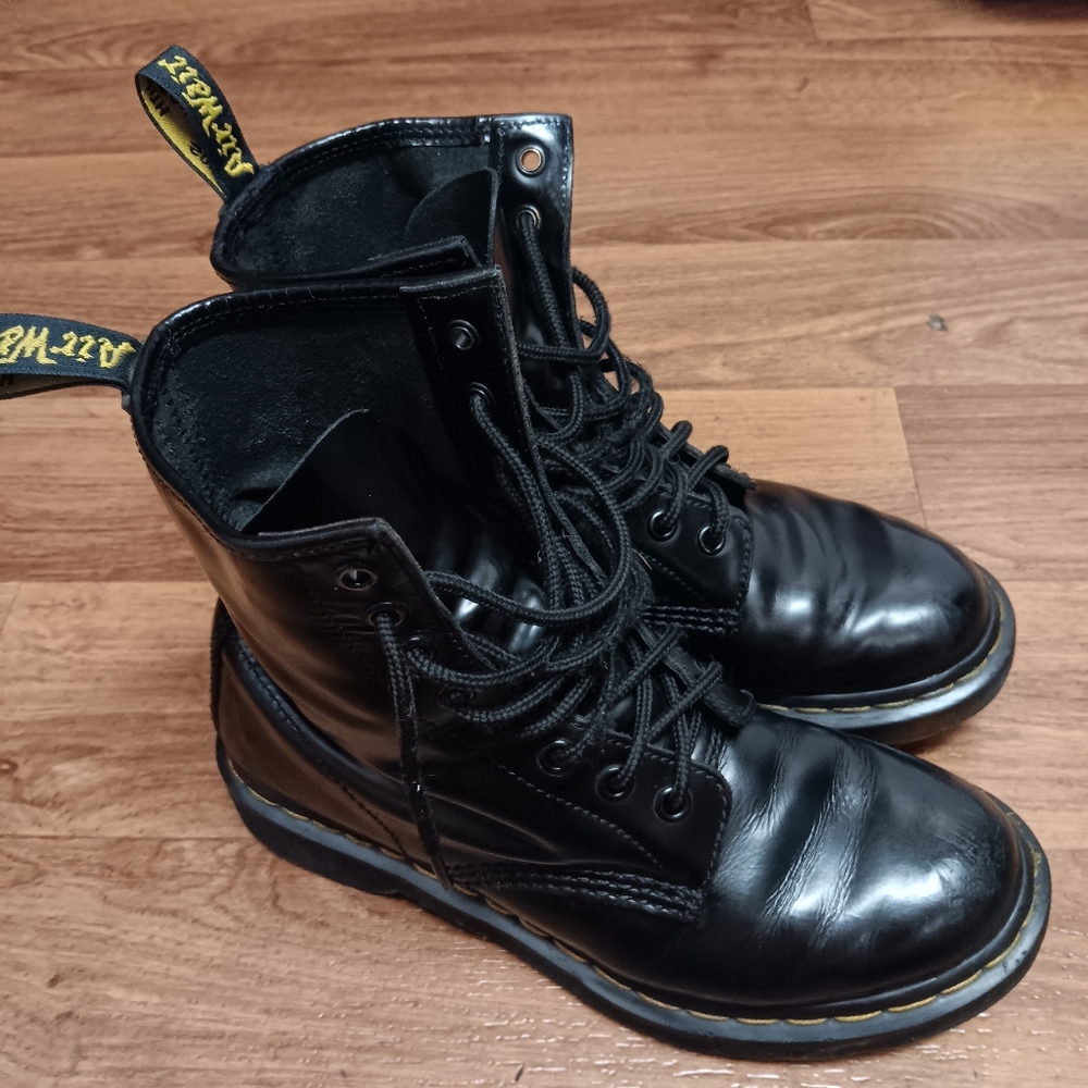 DR. MARTENS Black Shiny Boots Women's SZ 7